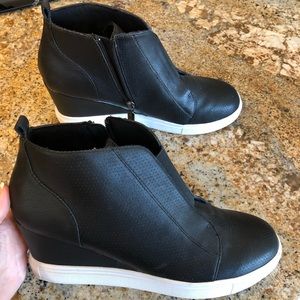 Blondo Gatsby wedge sneakers- waterproof!